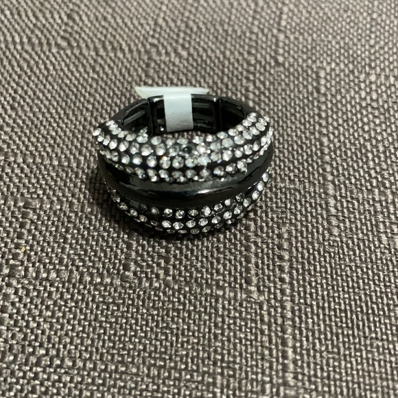 Bulky ring with clear rhinestones - Picture 2 of 4